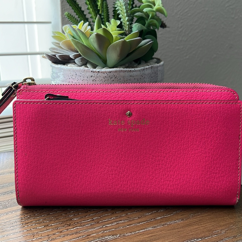 Kate Spade Large Pink Wallet-EUC❤️♠️